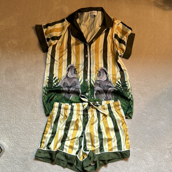 Women’s Two Piece - Picture 2 of 6